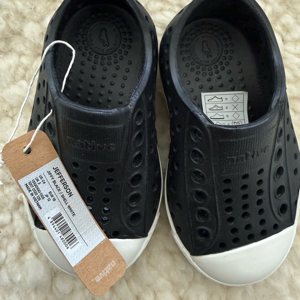 NWT Native - Jefferson Baby/Toddler C4 Slip-On in Black and White